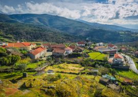 Lais Puzzle - Ländliche Landschaften in den Ausläufern der Serra da Estrella. Landkreis Guarda. Portugal - 100, 200, 500 & 1.000 Teile