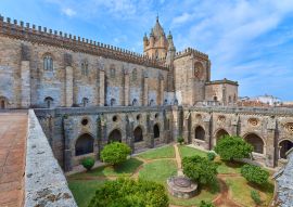 Lais Puzzle - Blick auf den gotischen Kreuzgang der Kathedrale von Evora, Alentejo, Portugal - 100, 200, 500 & 1.000 Teile
