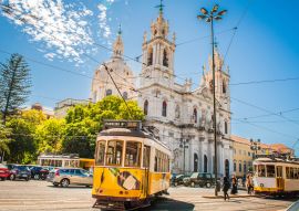 Lais Puzzle - Gelbe Straßenbahn 28 auf den Straßen von Lissabon, Portugal - 100, 200, 500 & 1.000 Teile