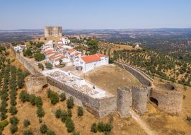 Lais Puzzle - Evora Monte in Portugal: historisches mittelalterliches Dorf mit weiß getünchten Häusern - 100, 200, 500 & 1.000 Teile