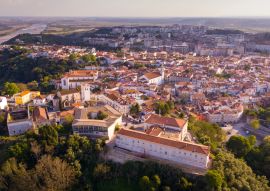 Lais Puzzle - Stadtteil Santarem mit Gebäuden und Landschaft, Portugal - 100, 200, 500 & 1.000 Teile