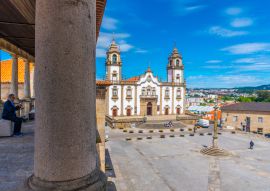 Lais Puzzle - Die Kirche der Barmherzigkeit oder Igreja da Misericórdia von der Kathedrale von Viseu, Portugal aus gesehen - 100, 200, 500 & 1.000 Teile
