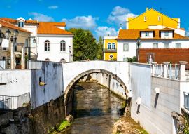 Lais Puzzle - Bogenbrücke in Alcobaca, Portugal - 100, 200, 500 & 1.000 Teile