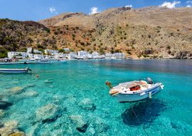 Lais Puzzle - Kleines Motorboot in der Klarwasserbucht der Stadt Loutro auf der Insel Kreta, Griechenland - 100, 200, 500 & 1.000 Teile