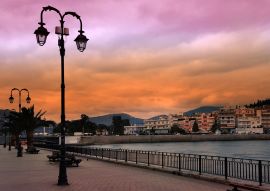 Lais Puzzle - Die Stadt Chalkida, Euböa, Griechenland mit dramatischem Himmel - 100, 200, 500 & 1.000 Teile