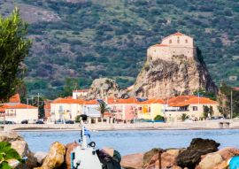 Lais Puzzle - Die Kirche des Dorfes Petra steht auf einem hohen Felsen auf der Insel Lesbos in Griechenland - 100, 200, 500 & 1.000 Teile