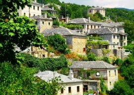 Lais Puzzle - Panoramablick auf das Dorf Vitsa, Gebiet Zagoria, Region Epirus, Nordwestgriechenland - 100, 200, 500 & 1.000 Teile