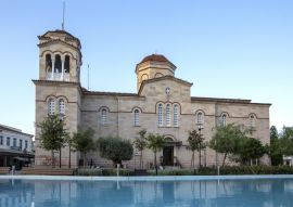 Lais Puzzle - Zentraler Platz in Argos, Griechenland . Blick auf den Platz des Heiligen Andreas (Agios Andreas), den Hauptplatz der Stadt Argos, Peloponnes, Griechenland - 100, 200, 500 & 1.000 Teile