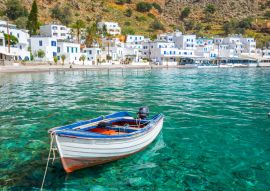Lais Puzzle - Fischerboot und das malerische Dorf Loutro auf Kreta, Griechenland - 100, 200, 500 & 1.000 Teile
