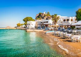 Lais Puzzle - Insel Patmos, Griechenland. Dorf Skala und Hafenansicht mit Strand am Hafen - 100, 200, 500 & 1.000 Teile