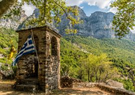 Lais Puzzle - Glockenturm der Kirche von Taxiarchon im Dorf Micro Papingon, Ioannina, Griechenland - 100, 200, 500 & 1.000 Teile