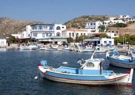 Lais Puzzle - Griechenland - Insel Lipsi. Kleine, traditionelle Fischerboote vor Anker im Hafen - 100, 200, 500 & 1.000 Teile