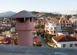 Lais Puzzle - Ein Schornstein und der Blick auf das Dorf Peta in Griechenland - 100, 200, 500 & 1.000 Teile