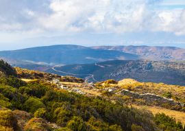 Lais Puzzle - Wanderweg im Hochland der griechischen Kykladeninsel Andros mit der Insel Euböa im Hintergrund - 100, 200, 500 & 1.000 Teile