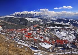 Lais Puzzle - Dorf Livadi, Stadtbezirk Elassona, Larissa, Thessalien, Griechenland. Im Hintergrund der Berg Olympus - 100, 200, 500 & 1.000 Teile