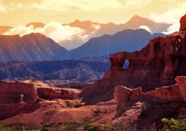 Lais Puzzle - Blick auf den Roten Berg in der Nähe der Stadt Cafayate. Provinz Salta. Argentinien - 100, 200, 500, 1.000 & 2.000 Teile
