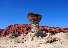 Lais Puzzle - Blick auf die Formation El Hongo im Ischigualasto Provincial Park oder Valle de la Luna, San Juan, Argentinien. - 100, 200, 500, 1.000 & 2.000 Teile