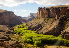 Lais Puzzle - Der Fluss Pinturas oder Ecker, der im Andengebirge, im kleinen Massiv des Monte Zeballos (2743 m), südlich des Buenos Aires Sees, geboren wurde, fließt etwa hundert Kilometer lang und trägt den Namen Ecker. - 100, 200, 500, 1.000 & 2.000...