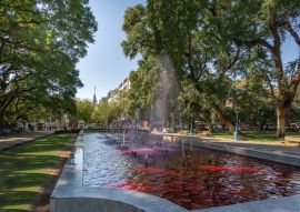 Lais Puzzle - Plaza Independencia (Unabhängigkeitsplatz) Brunnen mit rotem Wasser wie Wein - Mendoza, Argentinien - Mendoza, Argentinien - 100, 200, 500, 1.000 & 2.000 Teile