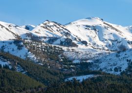 Lais Puzzle - Villa Meliquina, Provinz Neuquen, Patagonien, Argentinien. Wälder, schneebedeckte Berge und ein strahlend blauer Himmel bieten im Süden Argentiniens traumhafte Landschaften. - 100, 200, 500, 1.000 & 2.000 Teile