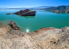 Lais Puzzle - Blick auf trockenes Wüstenland am Stausee Lago Cuesta del Viento in San Juan, Argentinien. - 100, 200, 500, 1.000 & 2.000 Teile