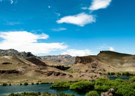 Lais Puzzle - Bewölkte Berglandschaft mit dem Fluss Limay in Neuquen, Patagonien, Argentinien - 100, 200, 500, 1.000 & 2.000 Teile
