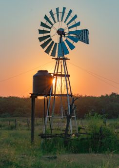 Lais Puzzle - Windmühle, die die Sonne bei Sonnenuntergang blockiert, Castelli - Chaco - Argentinien - 100, 200, 500, 1.000 & 2.000 Teile