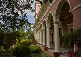 Lais Puzzle - Eingangstür und Garten des San Jose Palace in Entre Rios, Argentinien - 100, 200, 500, 1.000 & 2.000 Teile