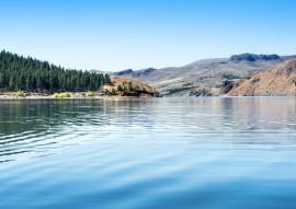 Lais Puzzle - See, Kiefern und Berge in der Provinz Neuquén, Argentinien - 100, 200, 500, 1.000 & 2.000 Teile