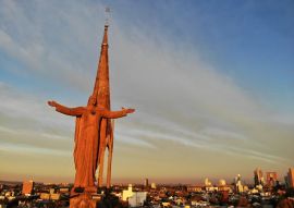 Lais Puzzle - Skulptur der ausgestreckten Arme Jesu in einer der Kirchen der Stadt Santa Fe, Argentinien - 100, 200, 500, 1.000 & 2.000 Teile