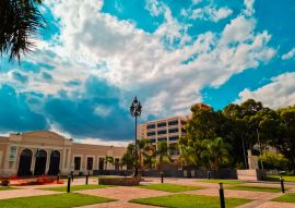 Lais Puzzle - Blick auf das Centro Cultural Estación San Martín. San Juan, Argentinien. - 100, 200, 500, 1.000 & 2.000 Teile