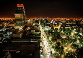 Lais Puzzle - Nachtansicht der Stadt und insbesondere der Plaza Libertad in der Stadt Santiago del Estero, Argentinien - 100, 200, 500, 1.000 & 2.000 Teile