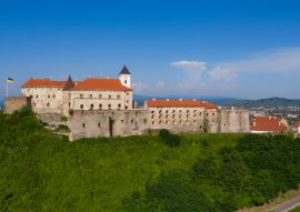 Lais Puzzle - Malerischer Blick auf die Burg Palanok mit den roten Dächern unter dem blauen Himmel in Mukatschewo, Transkarpatien in der Ukraine. Horizontale Außenaufnahme - 100, 200, 500, 1.000 & 2.000 Teile
