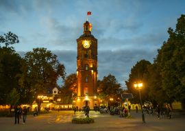Lais Puzzle - Abendansicht des alten Wasserturms, jetzt Museum im historischen Zentrum von Winnyzja, Ukraine - 100, 200, 500, 1.000 & 2.000 Teile