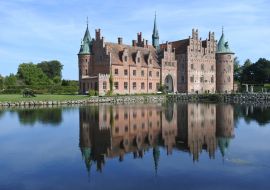 Lais Puzzle - Die Wasserburg Schloss Egeskov auf Fünen in Dänemark - 1.000 Teile