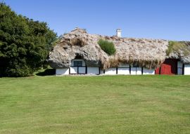 Lais Puzzle - Laesoe / Dänemark: Altes Bauernhaus in Fachwerkbauweise mit Strohdach aus Seegras - 100, 200, 500 & 1.000 Teile