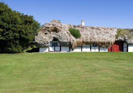 Lais Puzzle - Laesoe / Dänemark: Altes Bauernhaus in Fachwerkbauweise mit Strohdach aus Seegras - 1.000 Teile