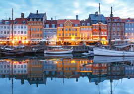 Lais Puzzle - Panorama der Nordseite des Nyhavn mit bunten Fassaden alter Häuser und alter Schiffe in der Altstadt von Kopenhagen, der Hauptstadt Dänemarks - 1.000 Teile