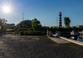 Lais Puzzle - der Jachthafen und der Hafen mit dem Leuchtturm in Kongsdal Huse am Mariagerfjord in Dänemark - 100, 200, 500 & 1.000 Teile