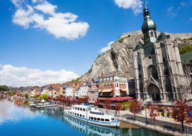 Lais Puzzle - Das schöne Collegiale Notre Dame in Dinant, Belgien - 100, 200, 500 & 1.000 Teile
