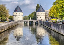 Lais Puzzle - Mittelalterliche Broeltürme und alte Brücke in der Stadt Kortrijk, Belgien - 100, 200, 500 & 1.000 Teile