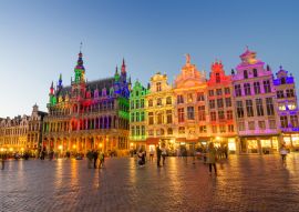 Lais Puzzle - Grand Place mit bunter Beleuchtung in der Abenddämmerung in Brüssel - 100, 200, 500 & 1.000 Teile