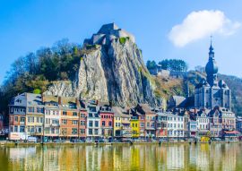 Lais Puzzle - Blick auf die schöne Landschaft von Dinant mit der Zitadelle über der Stadt - 100, 200, 500 & 1.000 Teile
