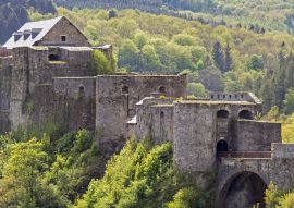 Lais Puzzle - Mittelalterliche Burg Bouillon in Belgien - 100, 200, 500 & 1.000 Teile