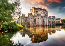 Lais Puzzle - Gent - Schloss Gravensteen bei dramatischem Sonnenaufgang - 100, 200, 500 & 1.000 Teile