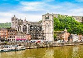 Lais Puzzle - Panoramablick auf die Flusslandschaft von Huy, Wallonien, Belgien - 100, 200, 500 & 1.000 Teile
