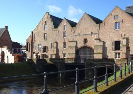 Lais Puzzle - s'Hertogenmolens: große Wassermühlen am Fluss Demer in Aarschot (Belgien). Erbaut um 1510. Ansicht von Osten - 100, 200, 500 & 1.000 Teile