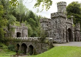 Lais Puzzle - Türme und Eingang von Ballysaggartmore in Waterford in Irland - 100, 200, 500 & 1.000 Teile