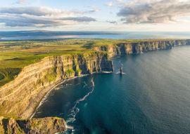 Lais Puzzle - Luftaufnahme aus der Vogelperspektive von den weltberühmten Cliffs of Moher in der Grafschaft Clare, Irland. Scenic Irish ländlichen Landschaft Natur entlang der wilden atlantischen Weg - 100, 200, 500 & 1.000 Teile