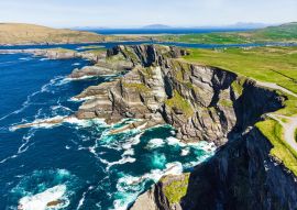 Lais Puzzle - Erstaunliche, von Wellen umspülte Kerry Cliffs, die weithin als die spektakulärsten Klippen der Grafschaft Kerry, Irland, gelten - 500 & 1.000 Teile